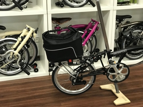 Rack Pack SCHWARZ  wasserdicht passend für alle Brompton mit Gepäckträger