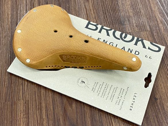 B17 Softened Aged Leder Sattel Dark Tan